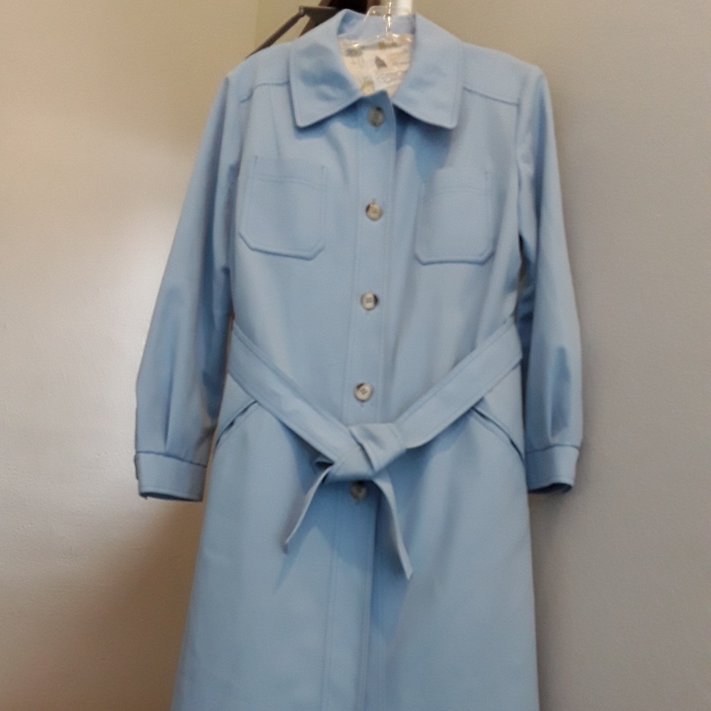 SIZE 12 WOMEN LIGHT BLUE LONDON FOG COAT.